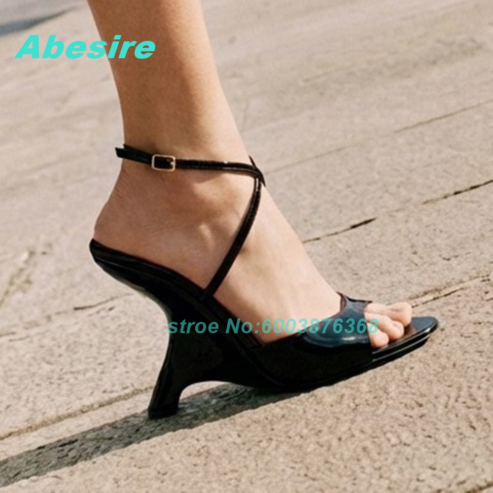 Women'S Shoes Y2K - صنادل نسائية سوداء من الجلد اللامع