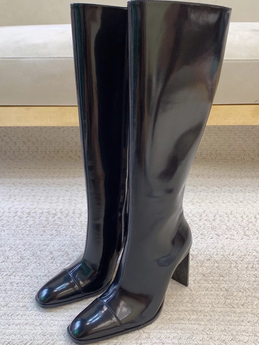 Block Heel Ankle Boots - النساء السود حذاء برقبة للركبة أشار