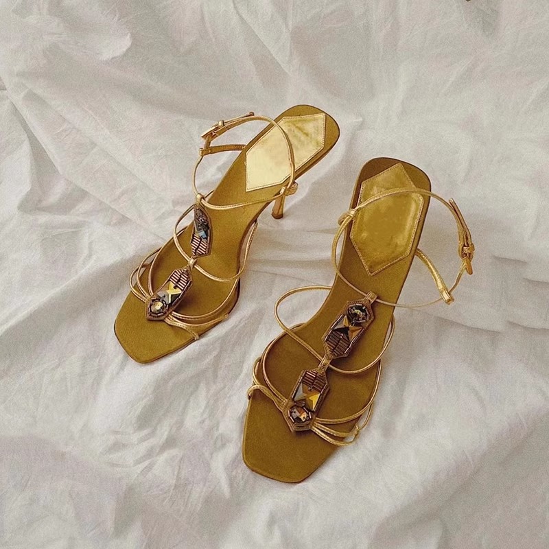 صنادل نسائية ذهبية لامعة بتصمي - مراجعة Women Shoes Egypt وسعره